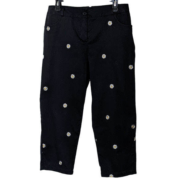 Attyre Pants - ATTYRE Black Cropped Pants with Embroidered Daisys Size 10